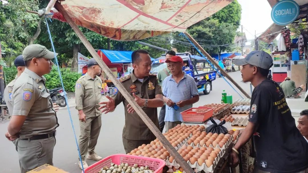 KEC LARANGAN Tindak Lanjut Laporan Warga Tramtib Tegur Pemilik Mobil