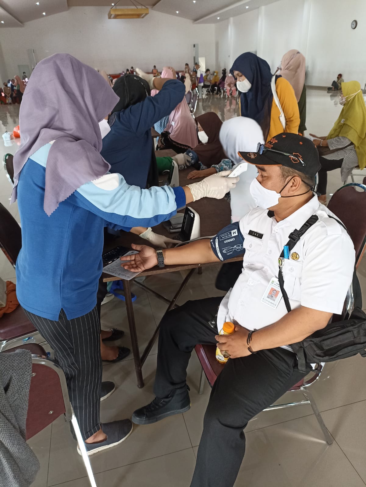 Vaksinasi Dosis 3 Bagi Pelayan Publik  Dan Lansia Kec. Larangan