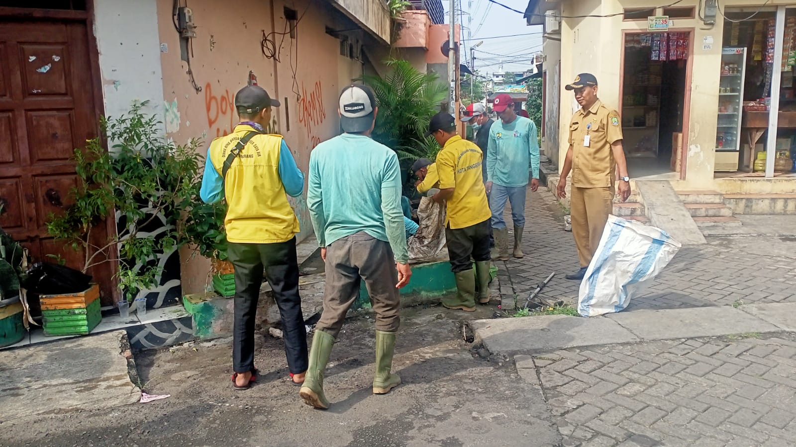 Giat Pengerukan Saluran Drainase 