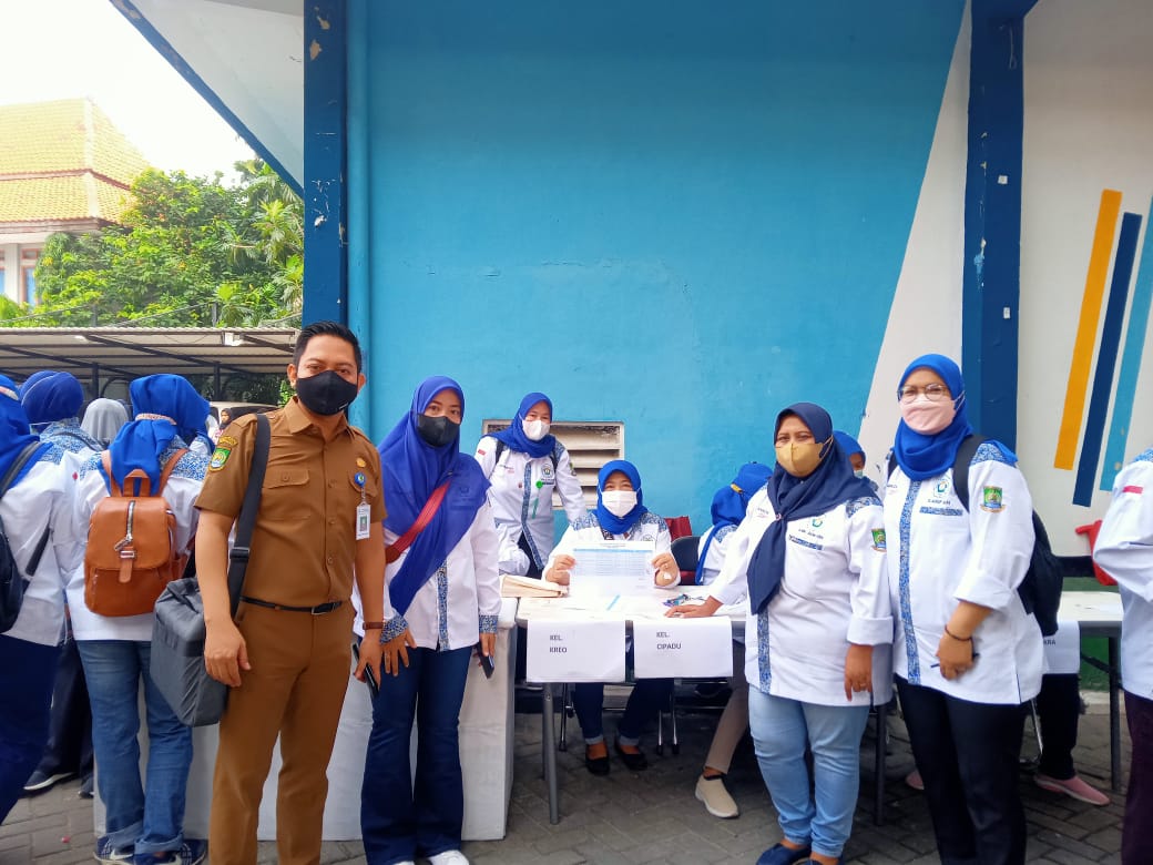 Giat pemberian kartu KKS BPNT dan PKH