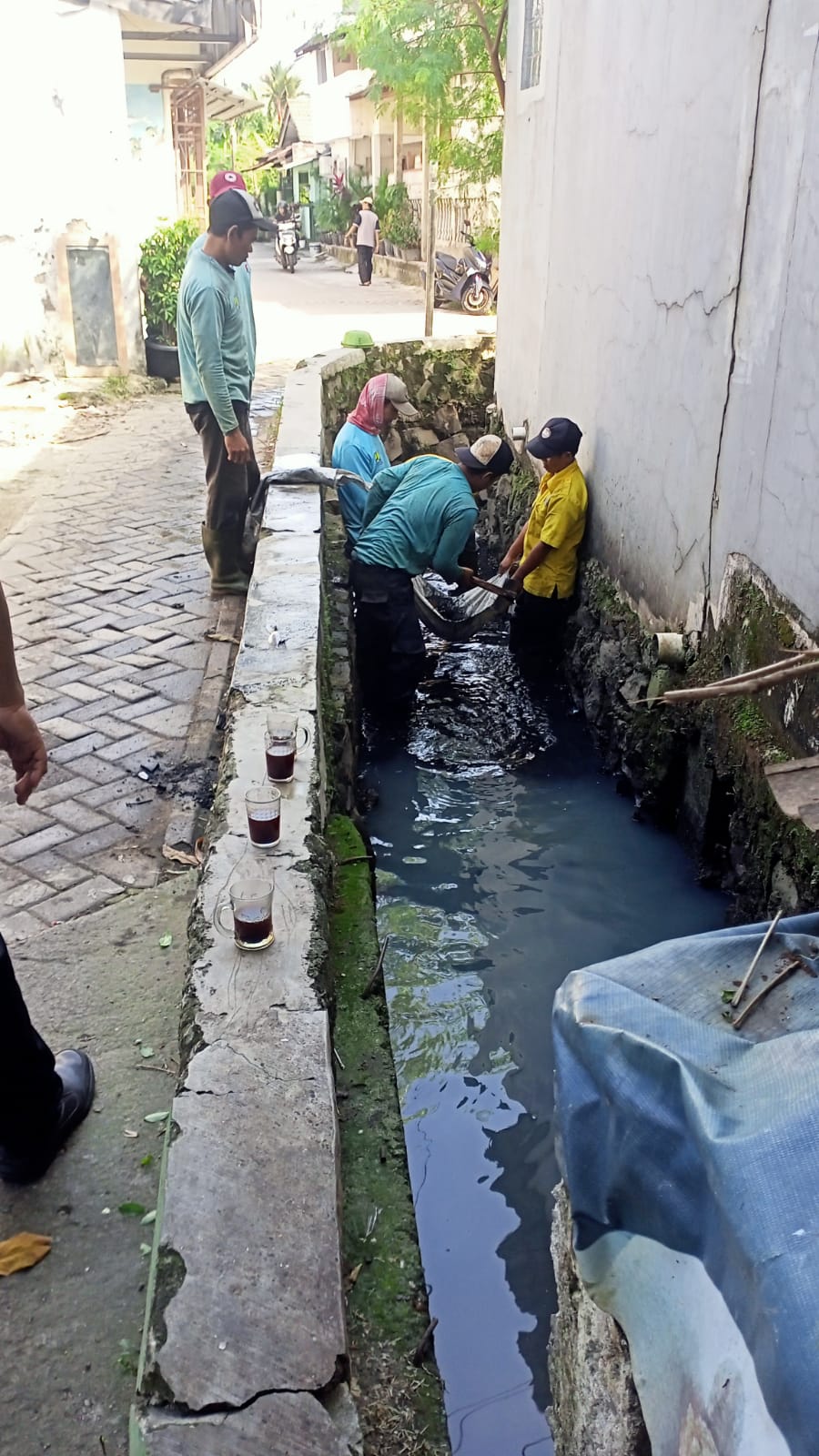 Pembersihan dan Pengerukan Saluran Drainase