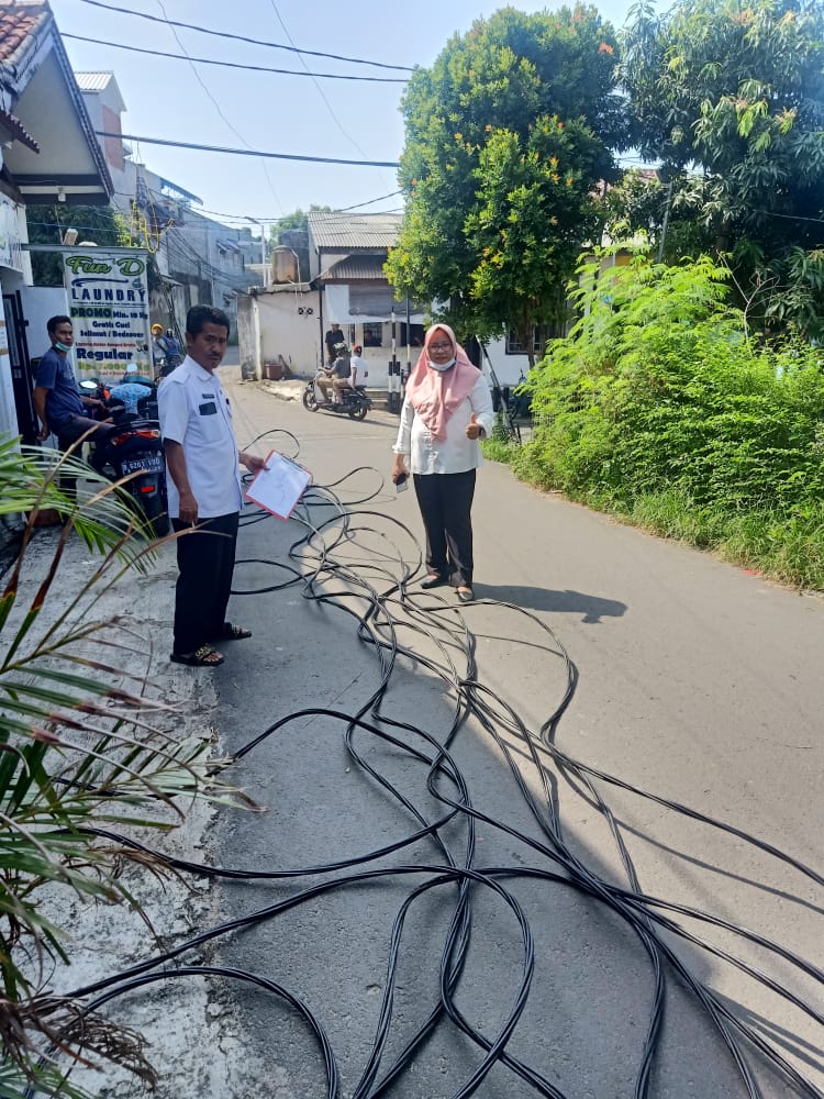 Monitoring pemasangan instalasi PJU Tangerang Terang