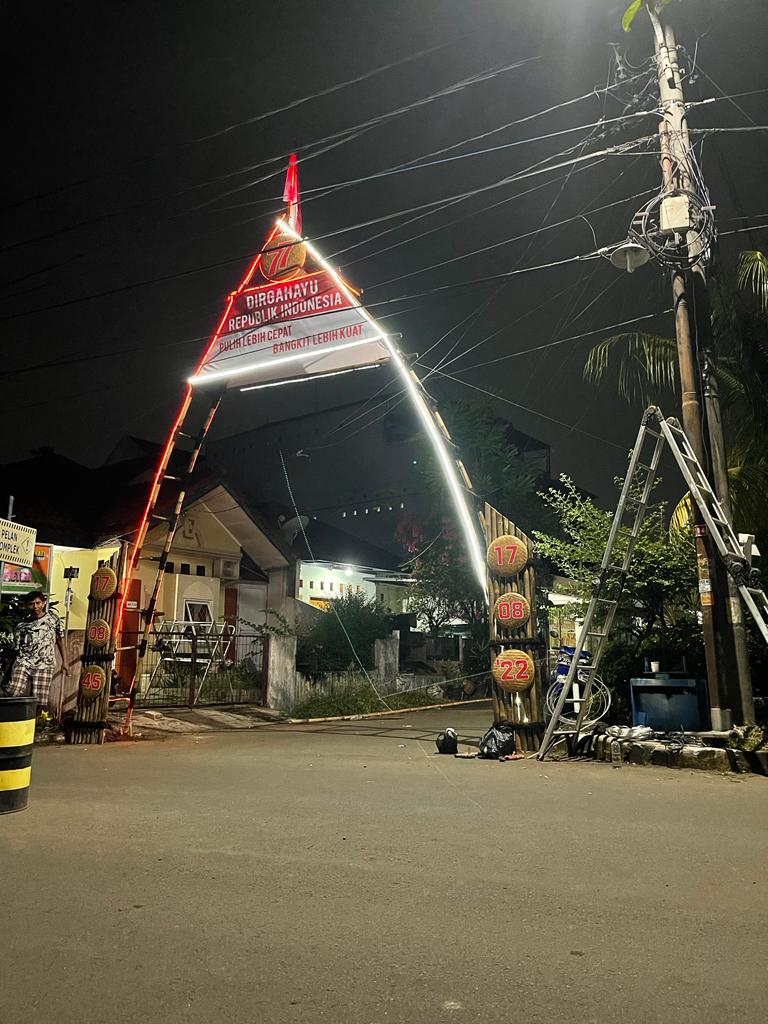 Pemasangan Gapura menyambut HUT RI ke- 77