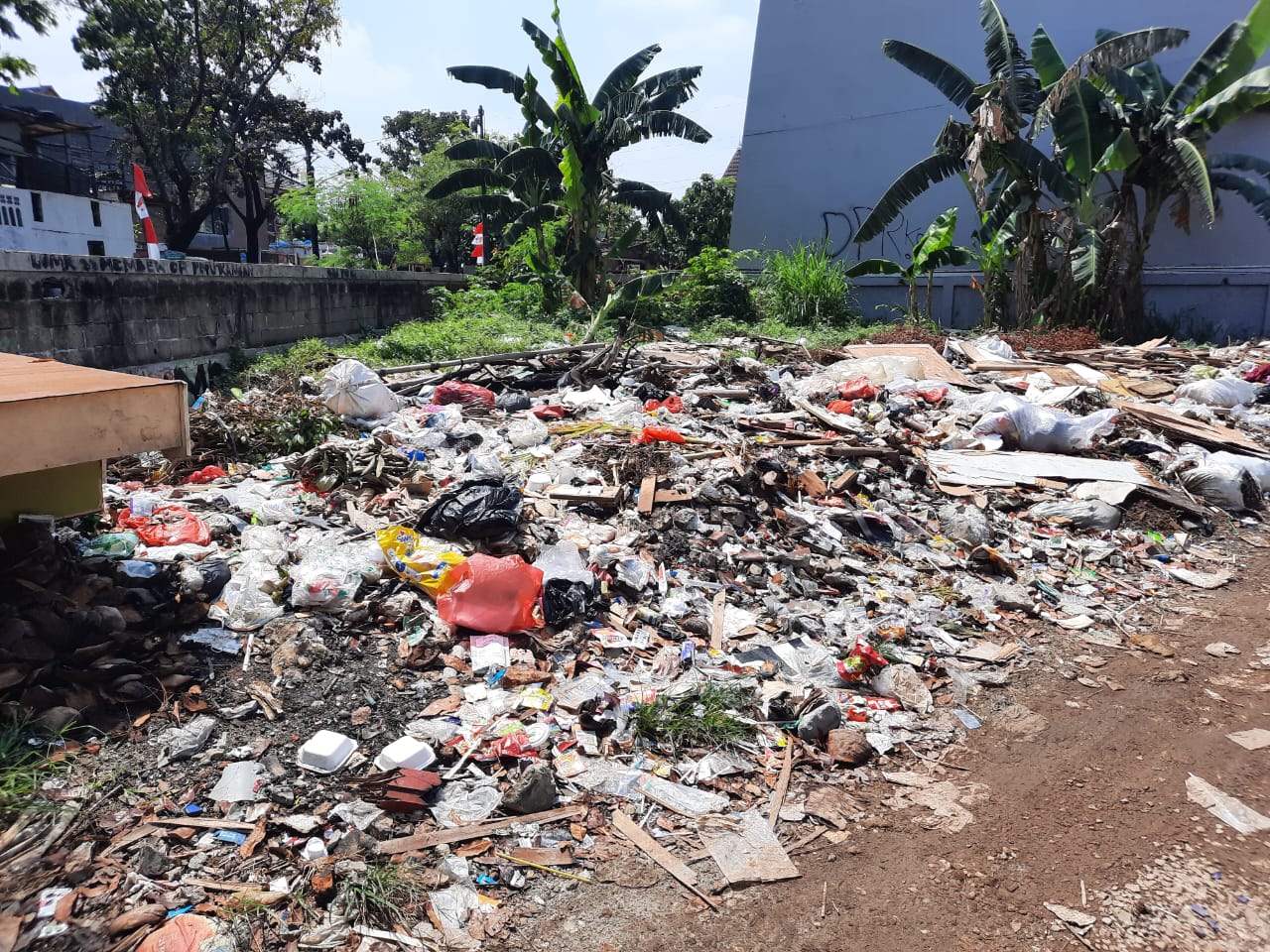 Monitoring tempat pembuangan sampah liar di Rt. 005/09 