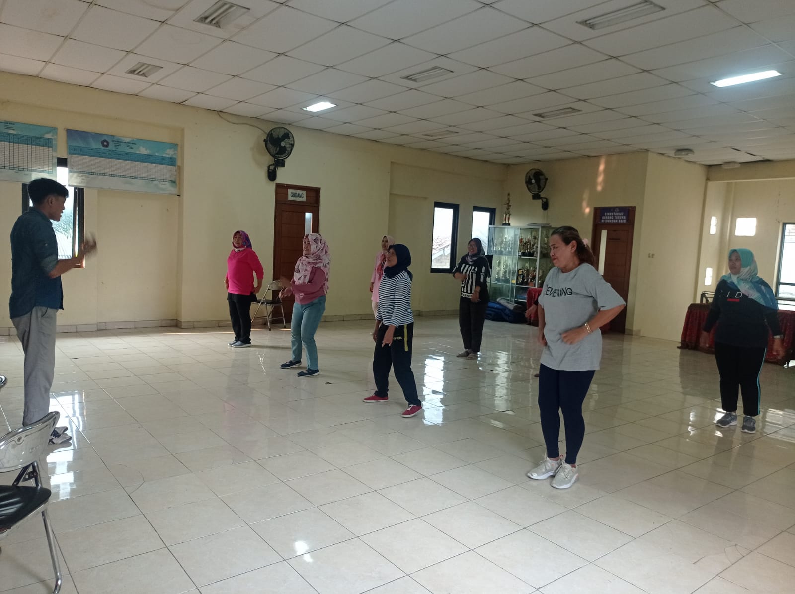 Latihan Lomba Poco-poco dalam Rangka HUT RI Ke-77 Tk. Kecamatan