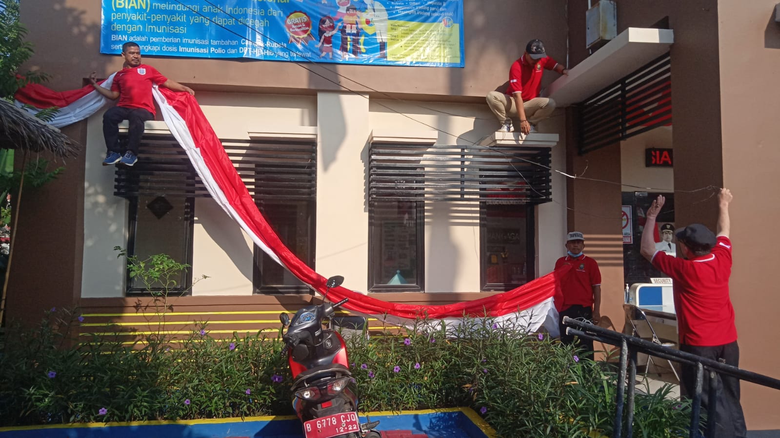 Menghias Kantor Kelurahan