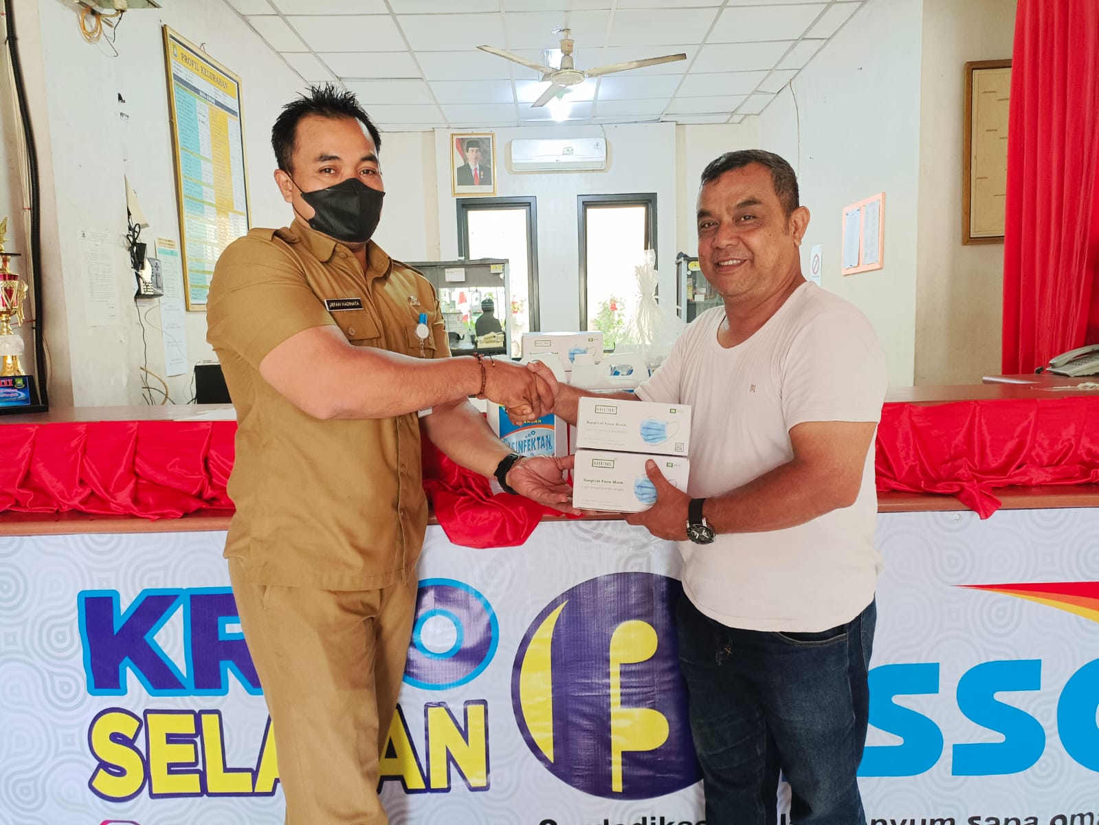 PENDISTRIBUSIAN BARANG KELENGKAPAN PROKES