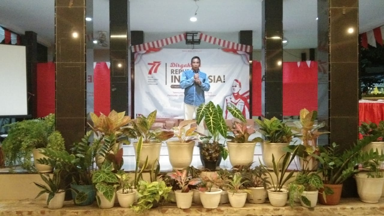 MENGHADIRI MALAM PUNCAK HUT RI KE - 77 DI RW. 003