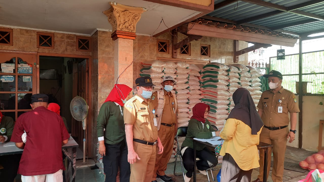 Giat Penyaluran Bantuan BPNT dan PKH