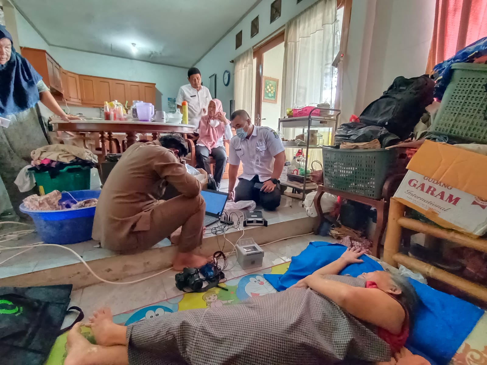 PEREKAMAN E - KTP BAGI WARGA YANG SEDANG SAKIT