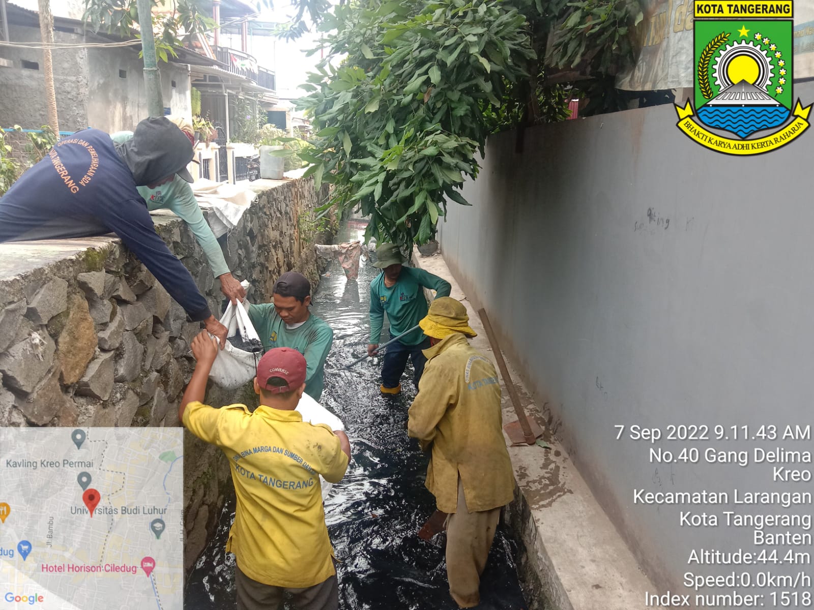 Giat pengangkatan lumpur Drainase diwilayah RW. 012
