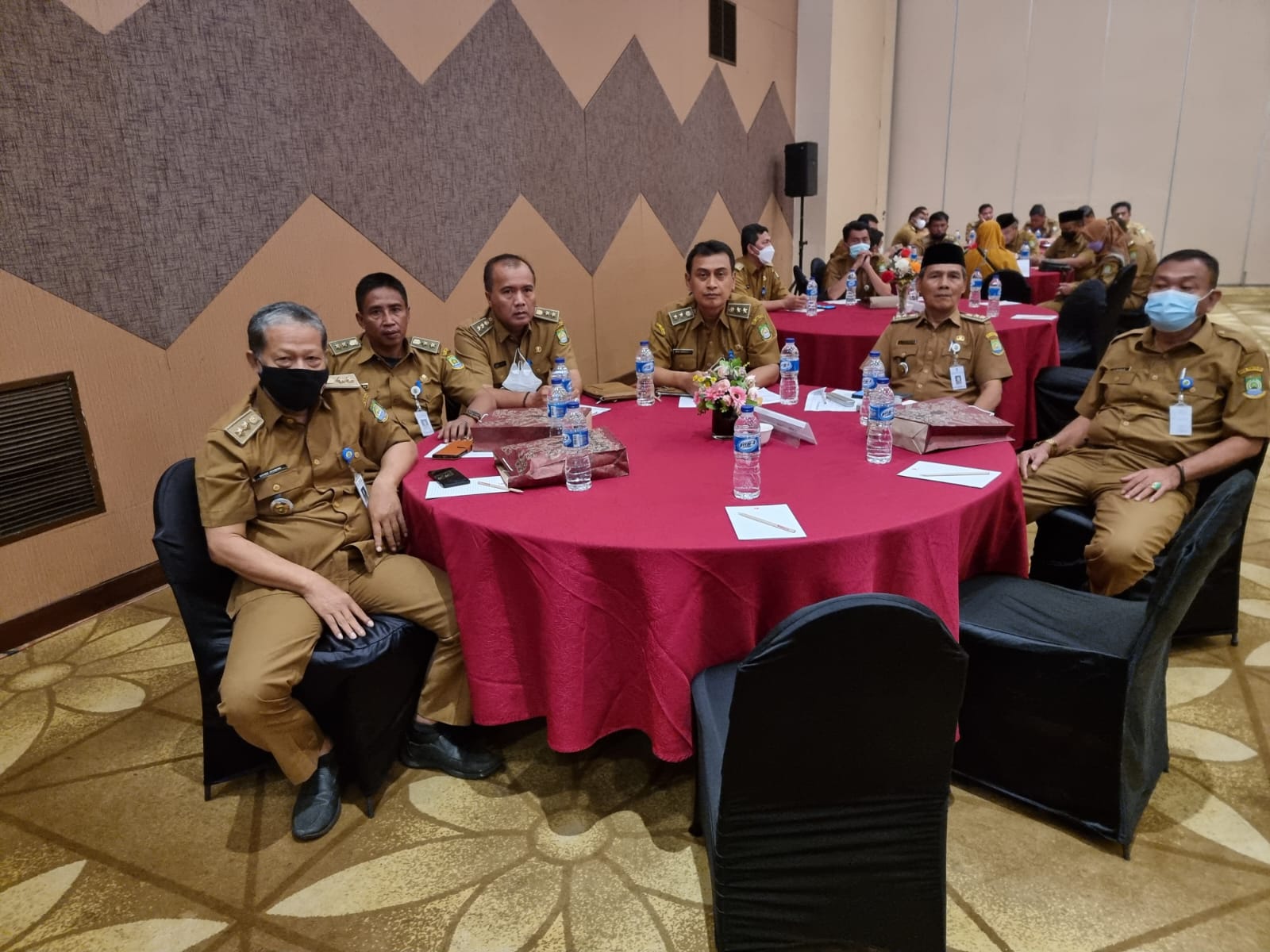 MENGHADIRI RAPAT KOORDINASI