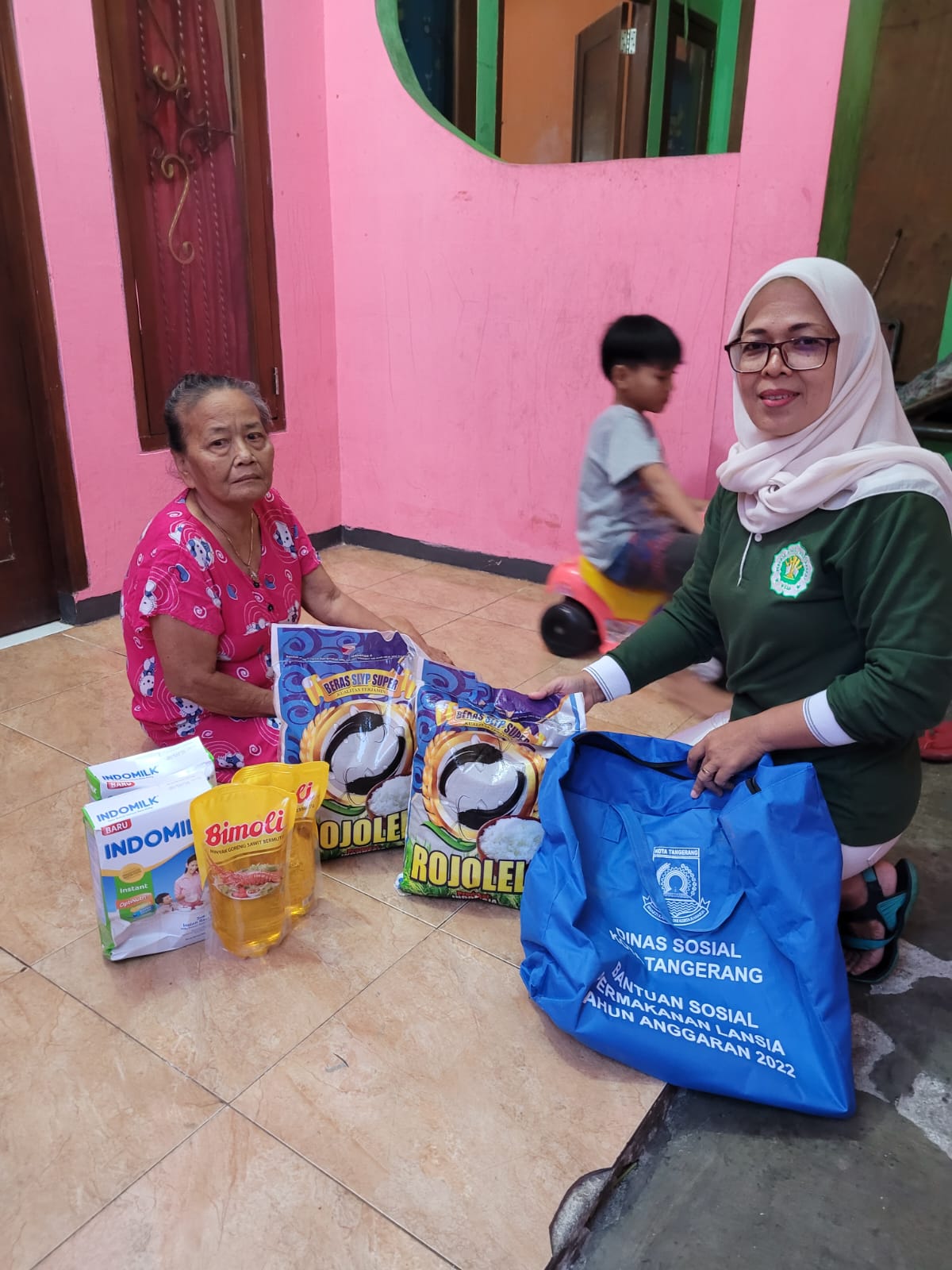 Penyerahan Bantuan Sosial Permakanan bagi Lansia