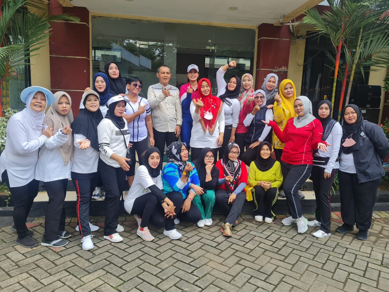 MENGHADIRI SENAM RUTIN BERSAMA DI HARI JUM