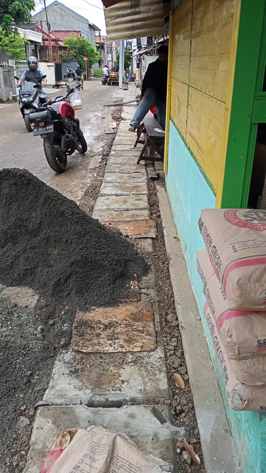 Giat monitoring pengerjaan pembangunan/revitalisasi Saluran drainase yang berada diwilayah RW. 003