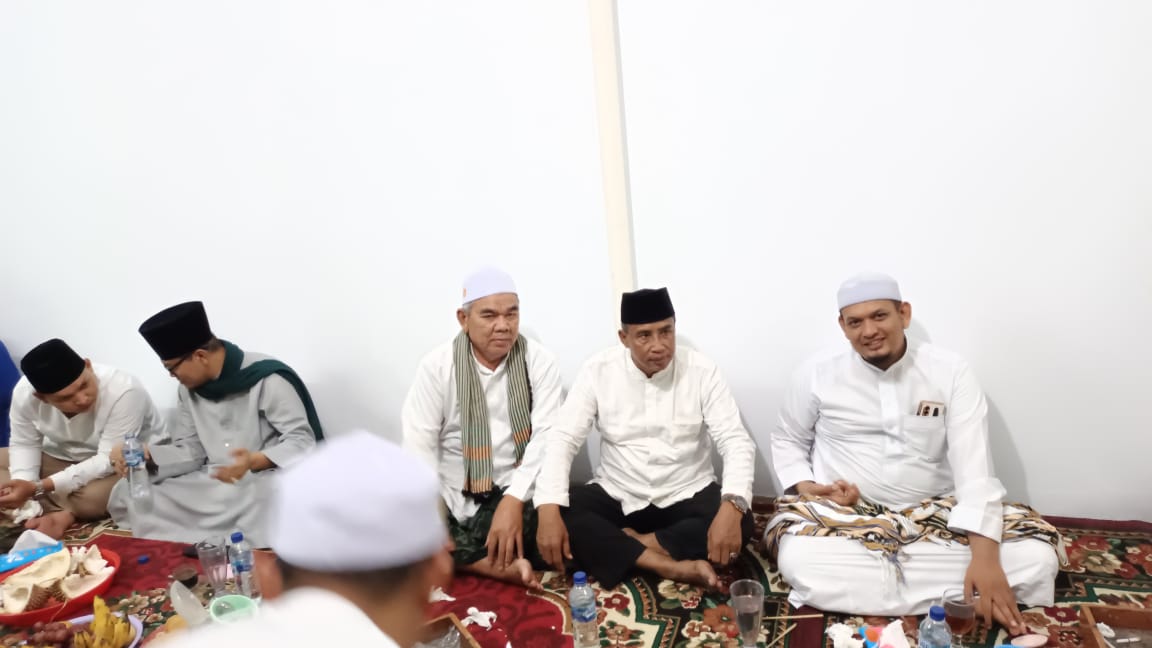 MENGHADIRI ACARA MAULID NABI BESAR MUHAMMAD SAW DI WILAYAH RW. 007