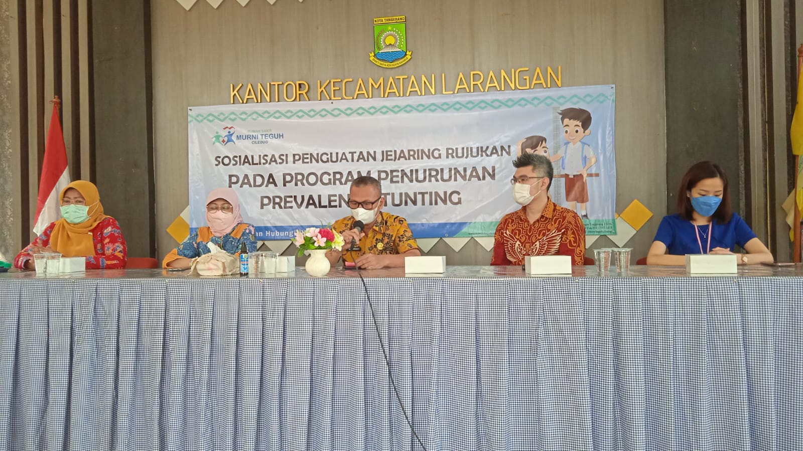 MENGHADIRI SOSIALISASI 