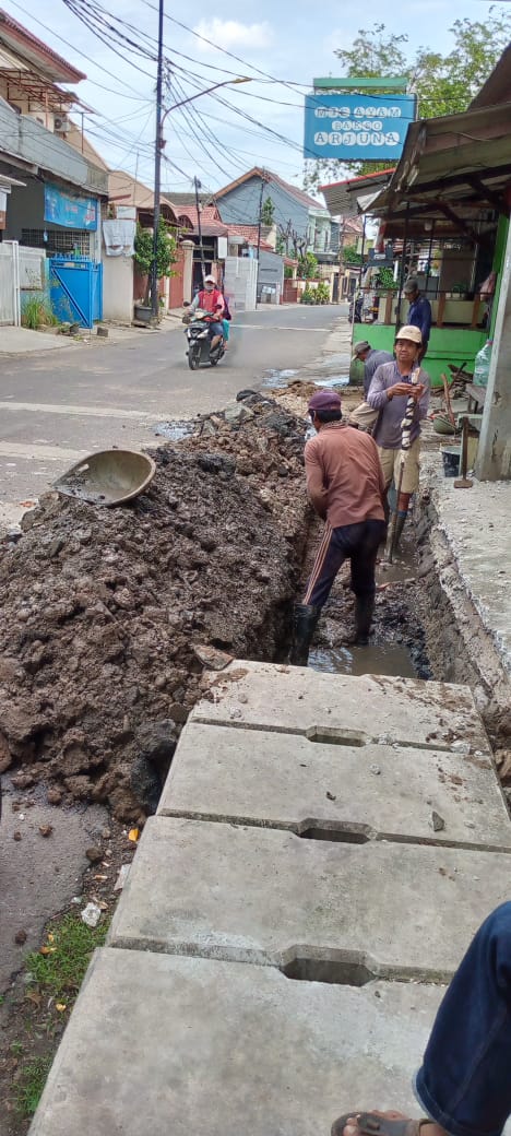 Monitoring Kegiatan Pembangunan Drainase RW. 001