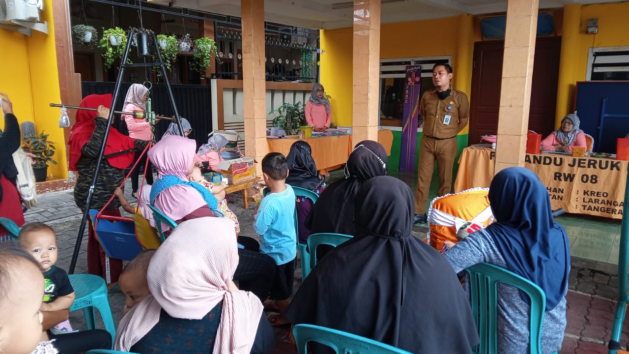 Giat pelayanan posyandu balita yang bertempat di Posyandu Jeruk Manis Kampung KB Adem RW. 008 