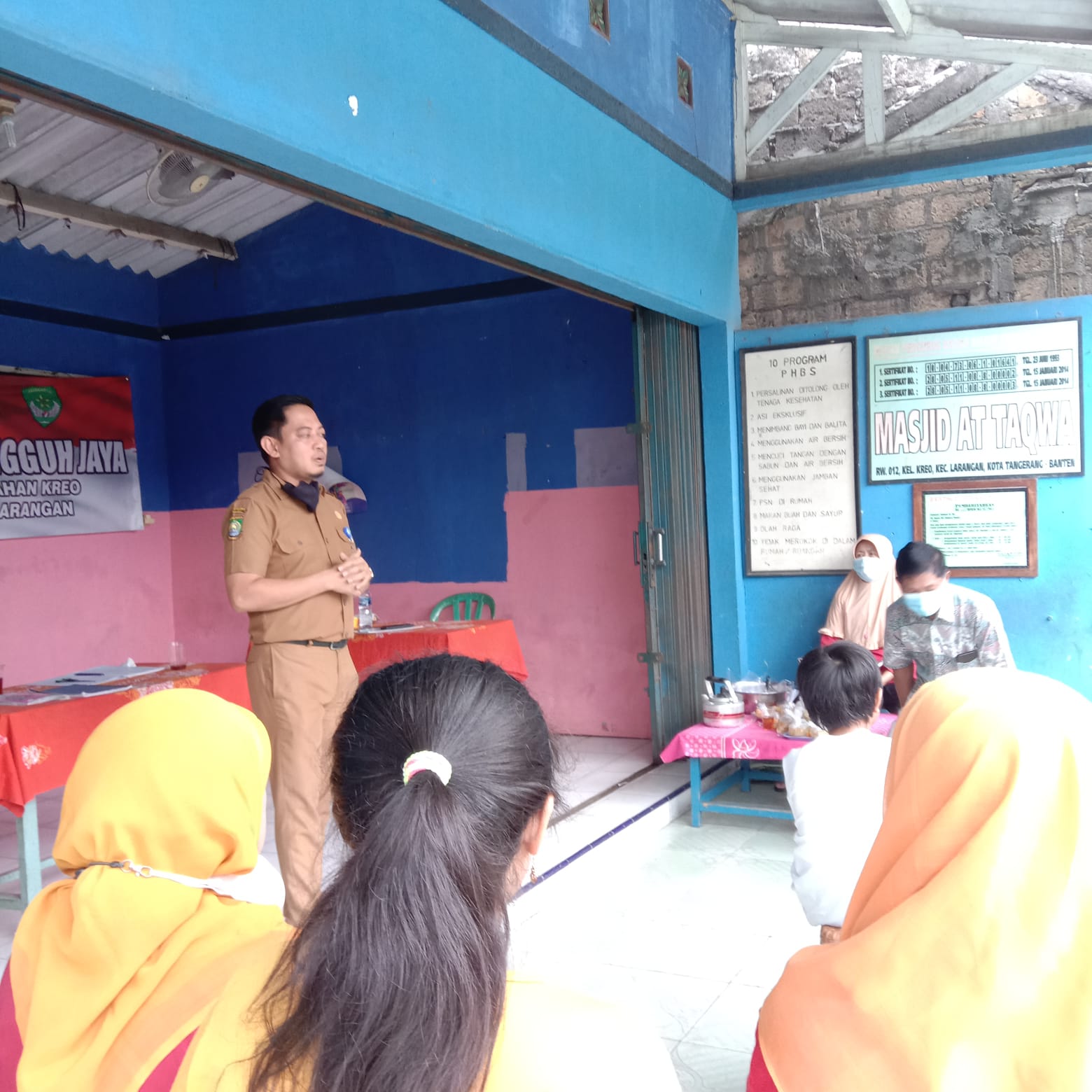 Giat pelayanan dan penyuluhan posyandu balita yang bertempat di Posyandu Apel RW. 012