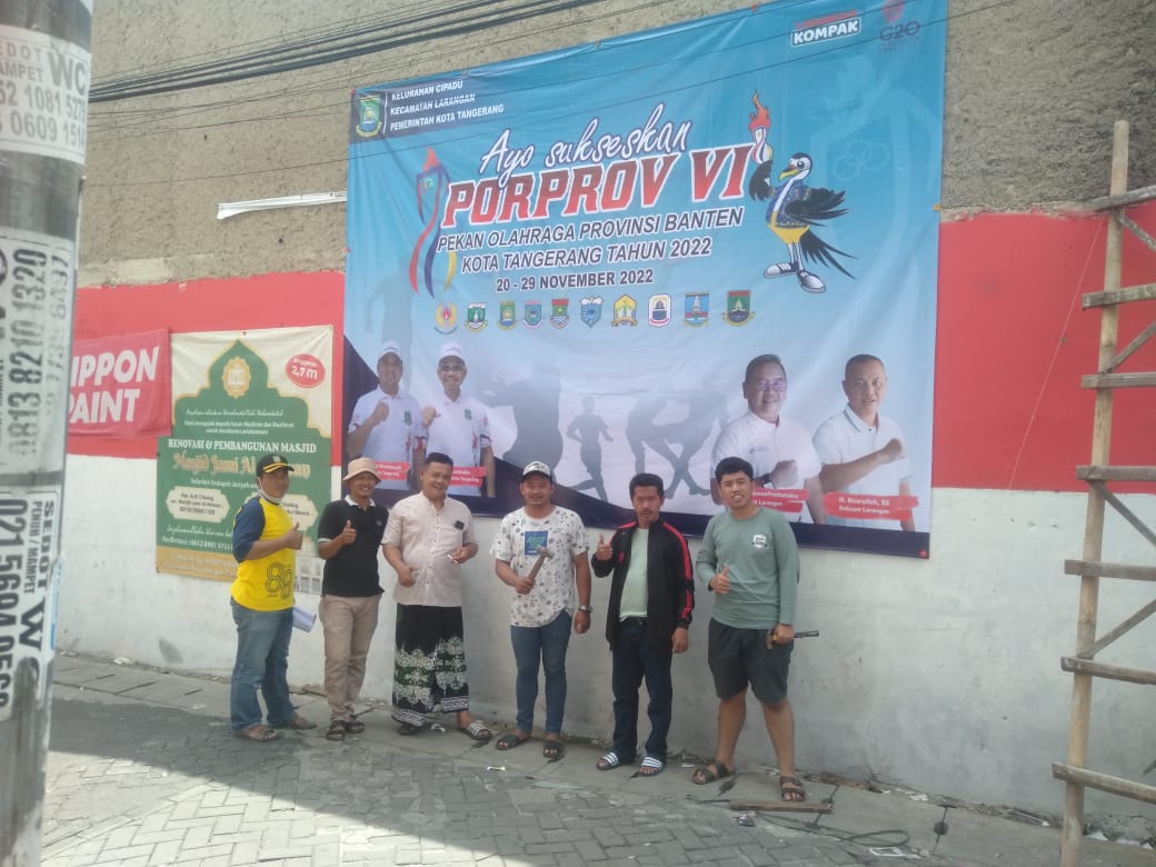 Pemasangan banner/baliho PORPROV VI