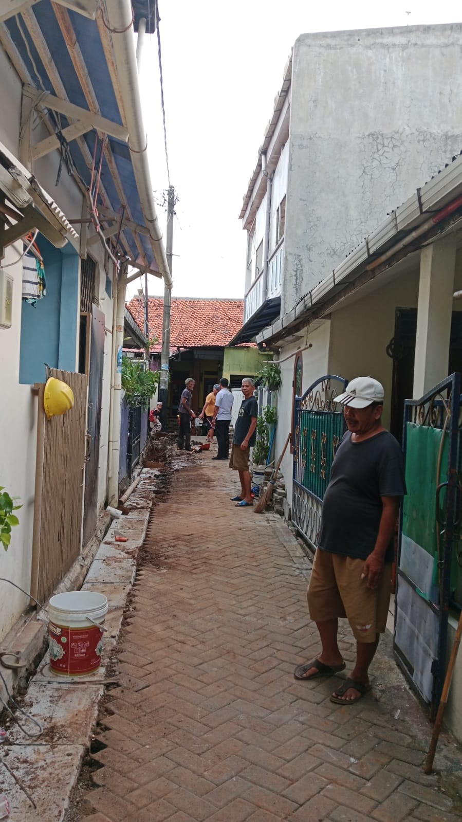 MONITORING PENGERJAAN DRAINASE RW. 002