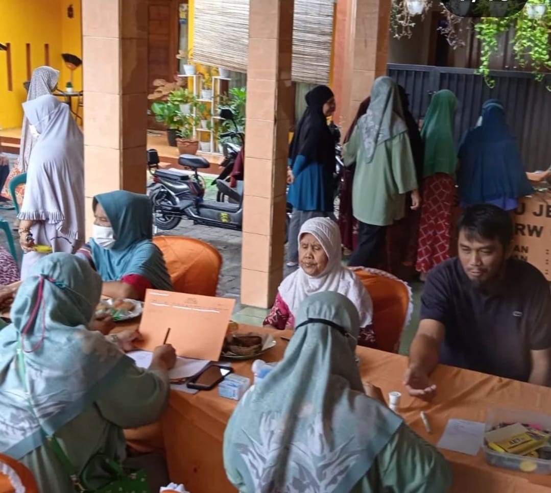 Giat pelayanan kesehatan bagi lansia POSBINDU yang bertempat di Posyandu Jeruk Manis 