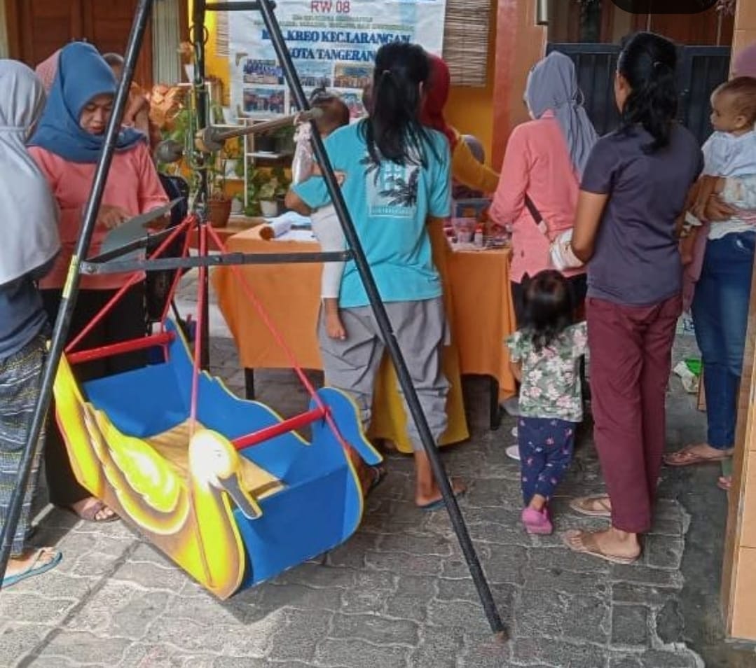 Giat pelayanan kesehatan balita yang bertempat di Posyandu Mangga Harum Manis Kampung KB Adem RW. 008