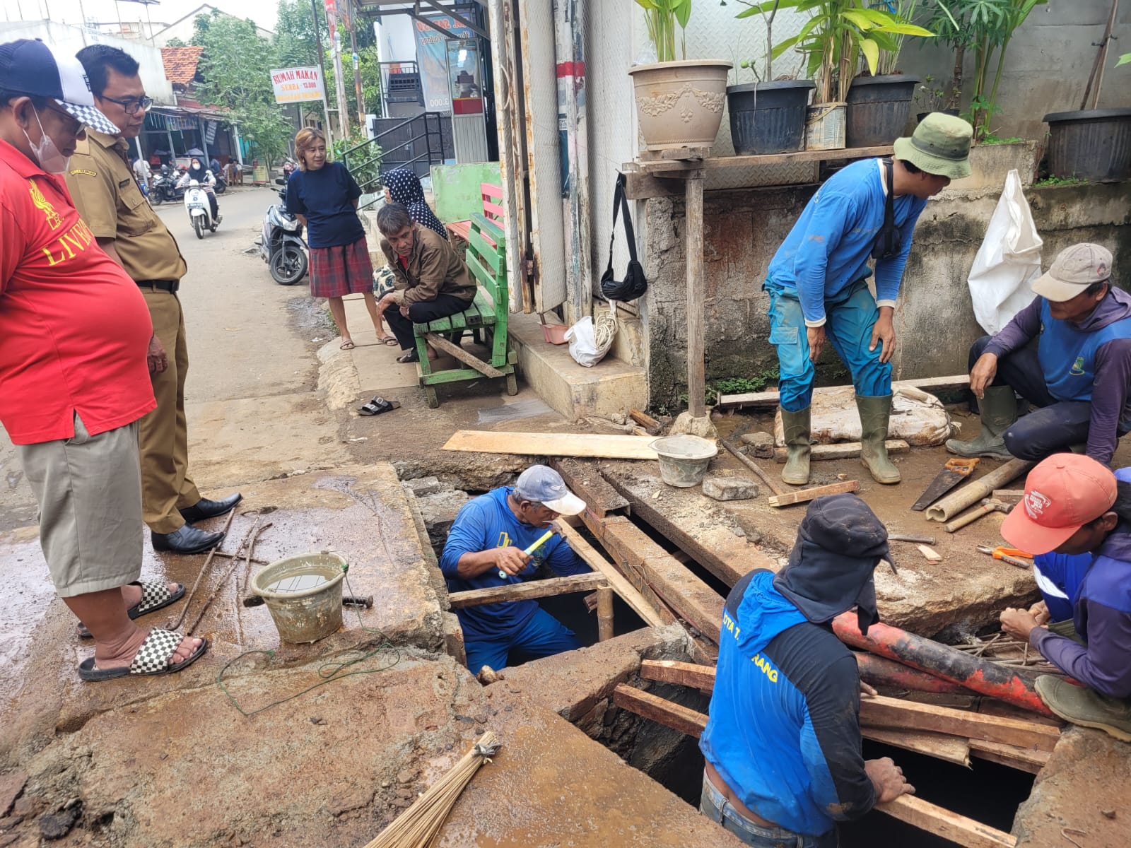 Monitoring pembangunan crossing saluran air